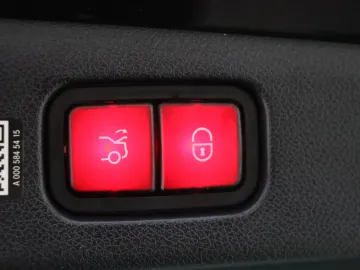 Car image 35