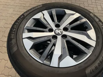 Car image 29