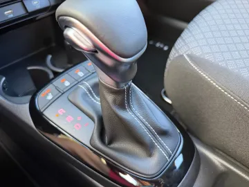 Car image 30