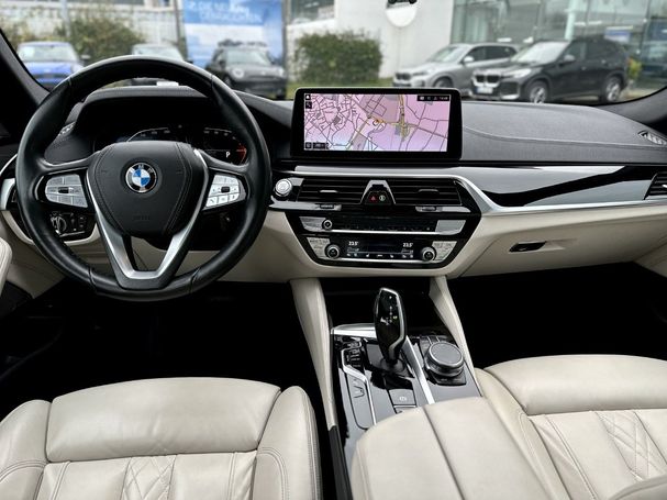 BMW 540i Touring Luxury Line xDrive 245 kW image number 16