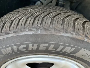 Car image 28
