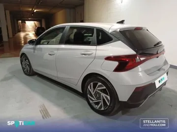 Car image 5
