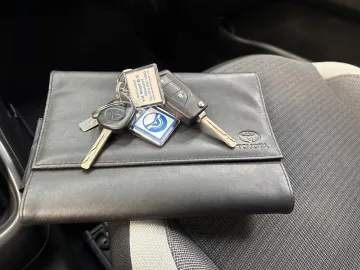 Car image 20