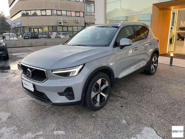 Volvo XC40 B3 Core 120 kW image number 1