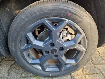 Car image 26