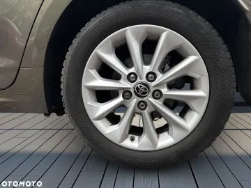 Car image 30
