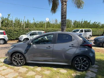 Car image 4
