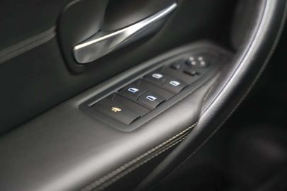 Car image 37