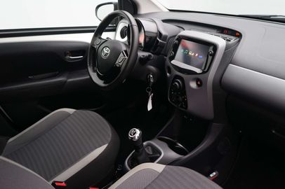 Car image 13