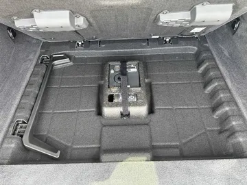 Car image 28