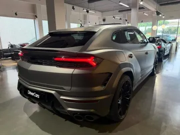 Car image 32