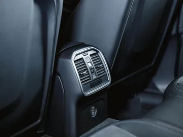 Car image 40