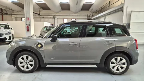 Car image 24