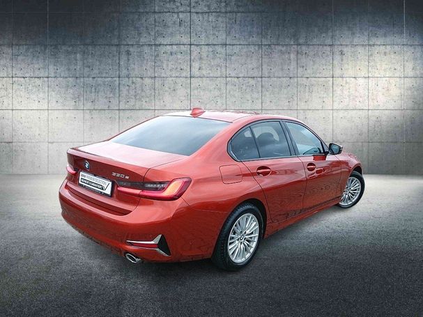 BMW 330 e Luxury Line 215 kW image number 2