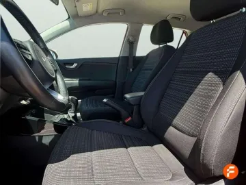 Car image 28
