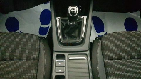 Car image 30