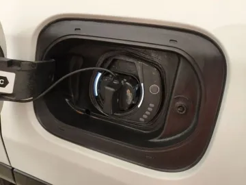 Car image 32