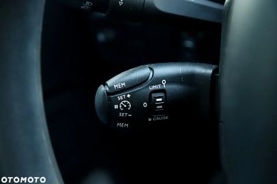 Car image 32