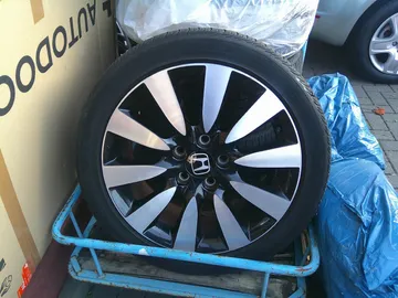 Car image 18