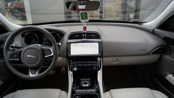 Jaguar XE 147 kW image number 4