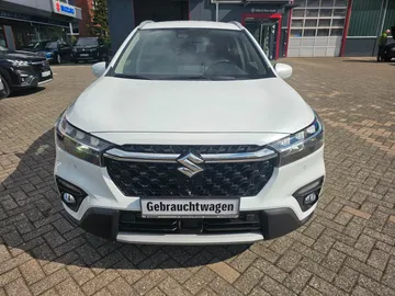 Car image 3