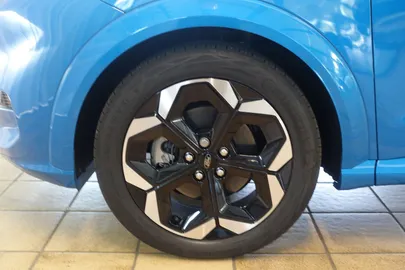 Car image 30