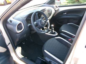 Car image 9