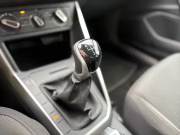 Car image 24