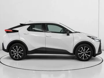 Car image 3