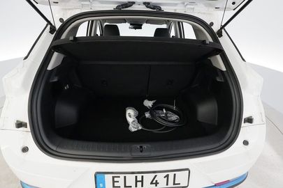 Car image 26