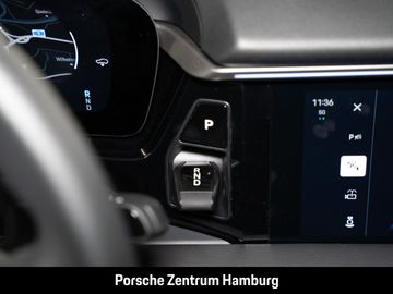 Car image 32