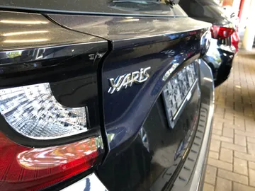 Car image 28