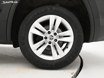 Car image 32
