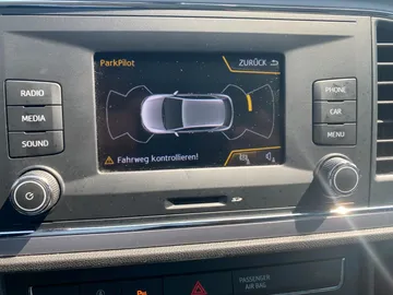 Car image 32
