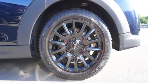 Car image 32