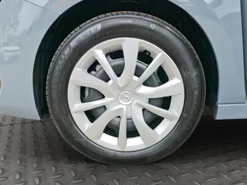 Car image 23