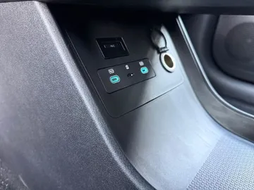 Car image 32