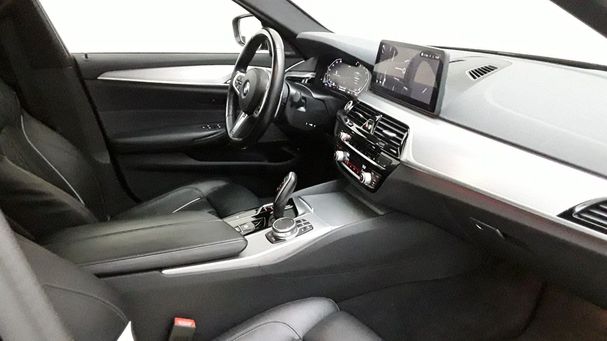 BMW 530d Touring M xDrive 210 kW image number 20