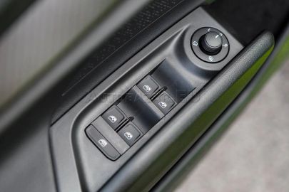 Car image 33