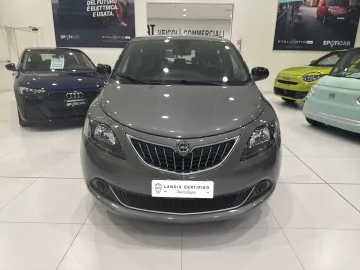 Car image 3