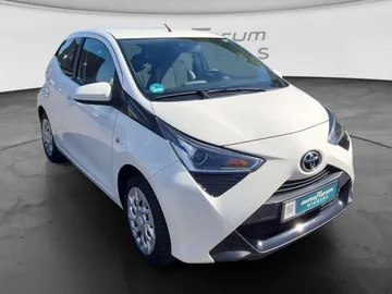 Car image 4