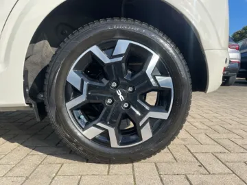 Car image 29