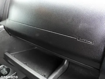 Car image 40