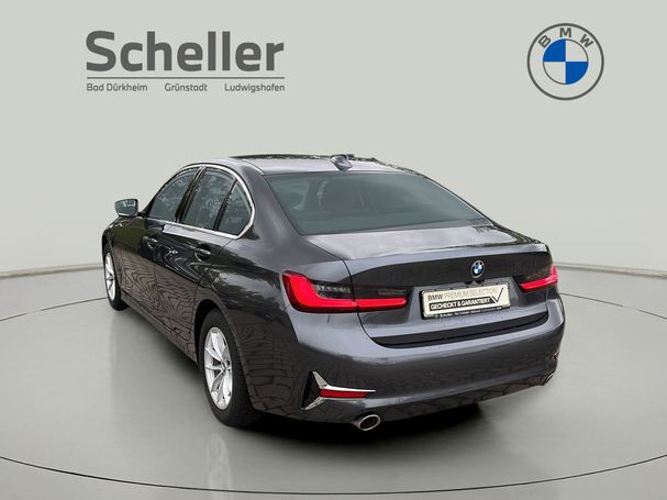 BMW 320i Luxury Line 135 kW image number 4