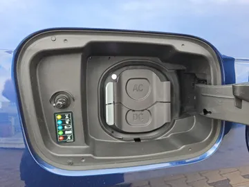 Car image 26