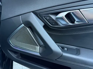 Car image 34