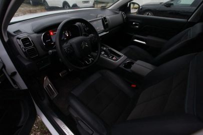 Car image 24