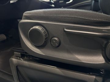 Car image 37