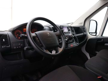 Car image 33