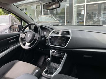 Car image 17